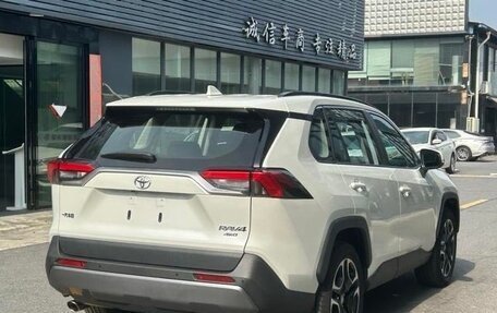Toyota RAV4, 2021 год, 2 860 000 рублей, 4 фотография