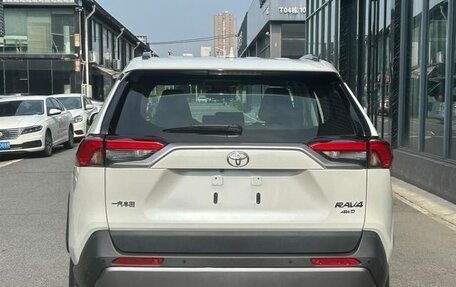 Toyota RAV4, 2021 год, 2 860 000 рублей, 5 фотография