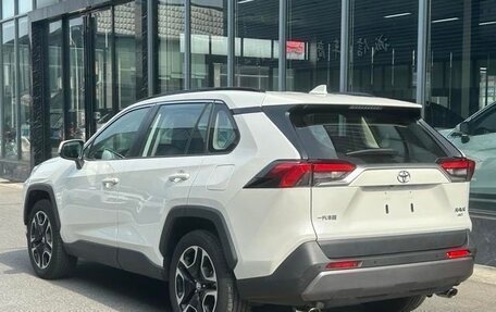 Toyota RAV4, 2021 год, 2 860 000 рублей, 6 фотография