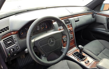 Mercedes-Benz E-Класс, 1998 год, 630 000 рублей, 7 фотография