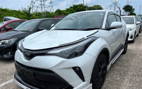 Toyota C-HR I рестайлинг, 2022 год, 2 900 000 рублей, 2 фотография