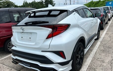 Toyota C-HR I рестайлинг, 2022 год, 2 900 000 рублей, 3 фотография