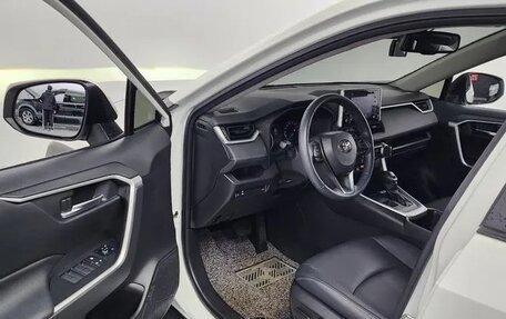 Toyota RAV4, 2022 год, 2 433 000 рублей, 8 фотография