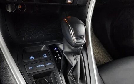 Toyota RAV4, 2022 год, 2 433 000 рублей, 7 фотография