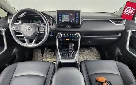 Toyota RAV4, 2022 год, 2 433 000 рублей, 5 фотография