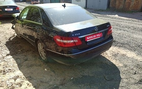 Mercedes-Benz E-Класс, 2011 год, 780 000 рублей, 3 фотография