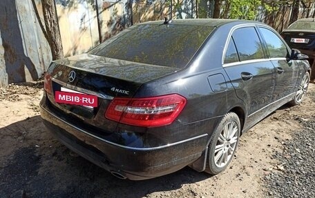 Mercedes-Benz E-Класс, 2011 год, 780 000 рублей, 2 фотография