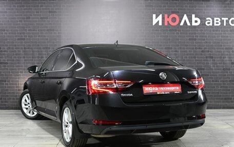 Skoda Superb III рестайлинг, 2018 год, 1 975 000 рублей, 4 фотография