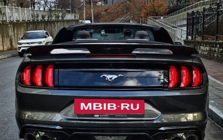 Ford Mustang VI рестайлинг, 2020 год, 2 200 000 рублей, 5 фотография
