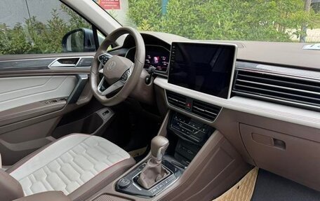 Volkswagen Tiguan II, 2022 год, 2 550 000 рублей, 8 фотография