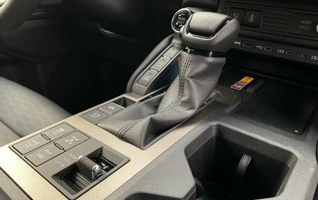 Toyota Land Cruiser Prado, 2024 год, 11 550 000 рублей, 10 фотография