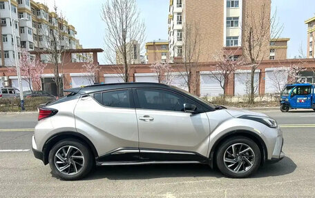 Toyota C-HR I рестайлинг, 2021 год, 1 800 000 рублей, 4 фотография