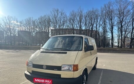 Volkswagen Transporter T4, 2003 год, 800 000 рублей, 3 фотография