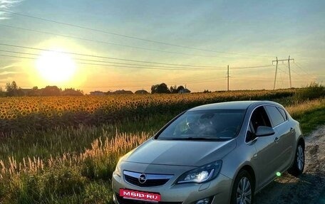 Opel Astra J, 2011 год, 600 000 рублей, 2 фотография