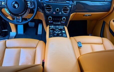 Rolls-Royce Cullinan, 2022 год, 39 500 000 рублей, 13 фотография