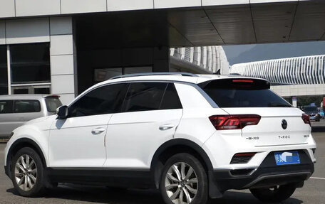 Volkswagen T-Roc I, 2022 год, 1 653 000 рублей, 2 фотография