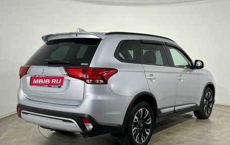 Mitsubishi Outlander III рестайлинг 3, 2022 год, 2 939 000 рублей, 4 фотография