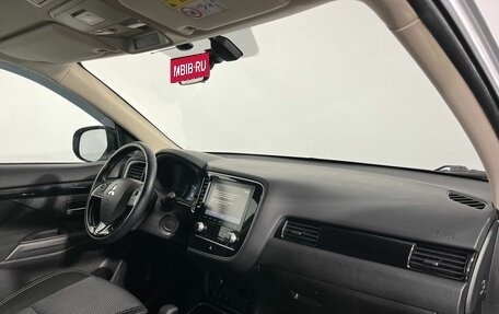 Mitsubishi Outlander III рестайлинг 3, 2022 год, 2 939 000 рублей, 9 фотография
