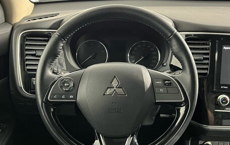 Mitsubishi Outlander III рестайлинг 3, 2022 год, 2 939 000 рублей, 10 фотография