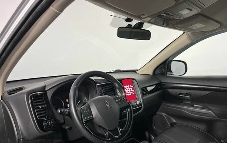 Mitsubishi Outlander III рестайлинг 3, 2022 год, 2 939 000 рублей, 8 фотография