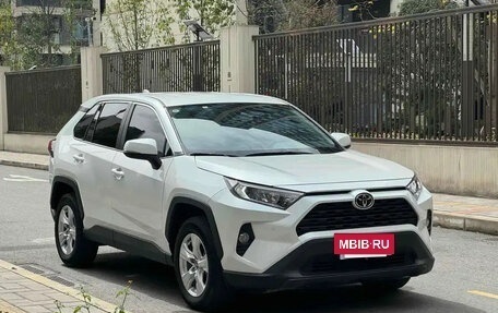 Toyota RAV4, 2022 год, 2 150 000 рублей, 3 фотография
