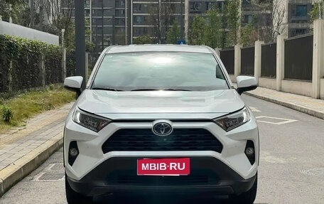 Toyota RAV4, 2022 год, 2 150 000 рублей, 2 фотография