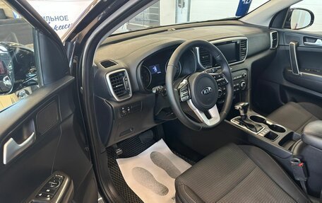 KIA Sportage IV рестайлинг, 2018 год, 2 199 000 рублей, 10 фотография
