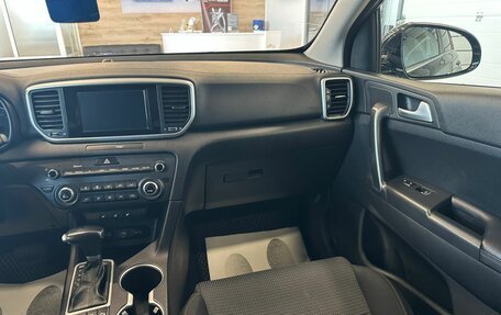 KIA Sportage IV рестайлинг, 2018 год, 2 199 000 рублей, 15 фотография