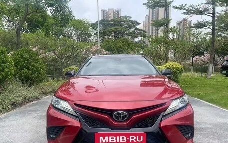 Toyota Camry, 2021 год, 1 950 000 рублей, 2 фотография