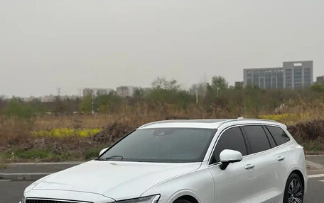 Volvo V60 II, 2021 год, 2 829 955 рублей, 2 фотография