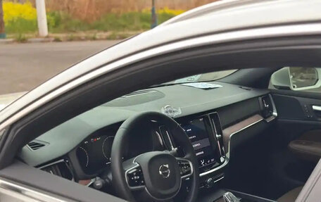 Volvo V60 II, 2021 год, 2 829 955 рублей, 10 фотография