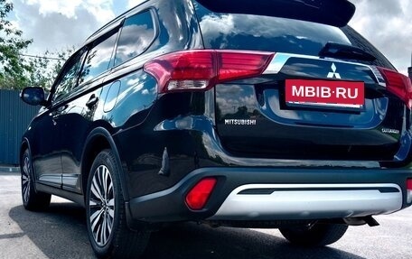 Mitsubishi Outlander III рестайлинг 3, 2019 год, 2 333 000 рублей, 3 фотография