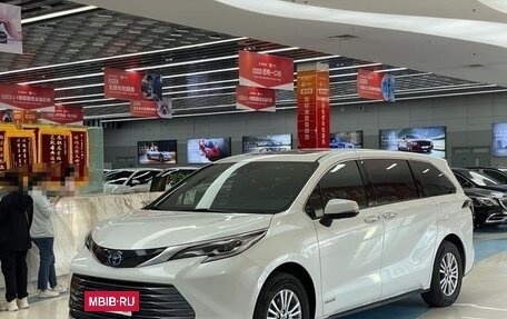 Toyota Sienna, 2022 год, 3 600 334 рублей, 3 фотография
