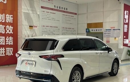 Toyota Sienna, 2022 год, 3 600 334 рублей, 7 фотография