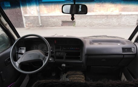 Toyota HiAce H100, 1997 год, 300 000 рублей, 5 фотография