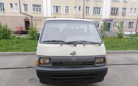 Toyota HiAce H100, 1997 год, 300 000 рублей, 2 фотография