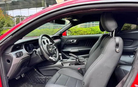 Ford Mustang VI рестайлинг, 2020 год, 2 900 000 рублей, 6 фотография