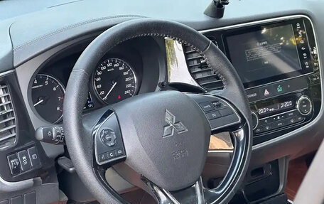 Mitsubishi Outlander III рестайлинг 3, 2022 год, 1 755 000 рублей, 8 фотография