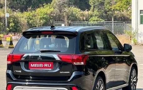 Mitsubishi Outlander III рестайлинг 3, 2022 год, 1 755 000 рублей, 6 фотография