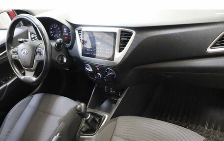 Hyundai Solaris II рестайлинг, 2017 год, 994 000 рублей, 5 фотография