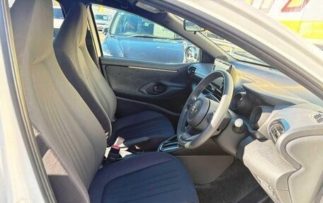 Toyota Yaris, 2021 год, 745 000 рублей, 9 фотография