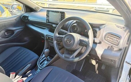 Toyota Yaris, 2021 год, 745 000 рублей, 8 фотография
