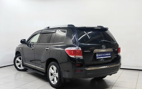 Toyota Highlander III, 2011 год, 1 765 000 рублей, 2 фотография