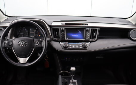 Toyota RAV4, 2017 год, 2 600 000 рублей, 8 фотография