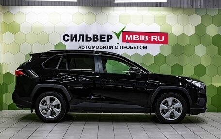 Toyota RAV4, 2021 год, 3 400 000 рублей, 8 фотография