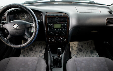 Toyota Avensis III рестайлинг, 2001 год, 569 000 рублей, 6 фотография