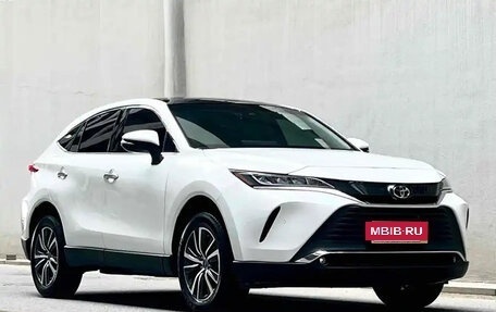 Toyota Harrier, 2022 год, 2 200 000 рублей, 3 фотография