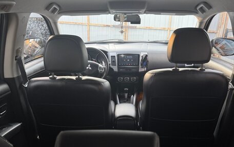 Mitsubishi Outlander III рестайлинг 3, 2010 год, 1 300 000 рублей, 14 фотография