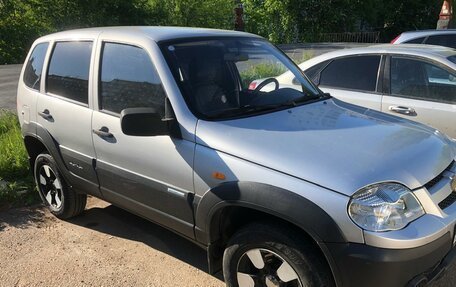 Chevrolet Niva I рестайлинг, 2010 год, 515 000 рублей, 4 фотография