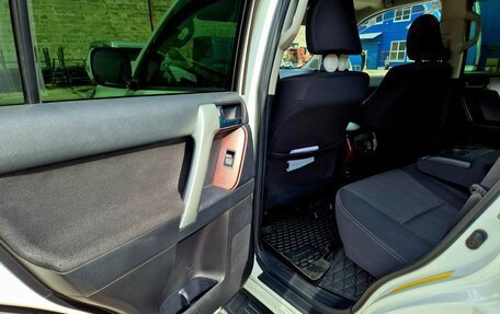 Toyota Land Cruiser Prado 150 рестайлинг 2, 2015 год, 4 050 000 рублей, 6 фотография